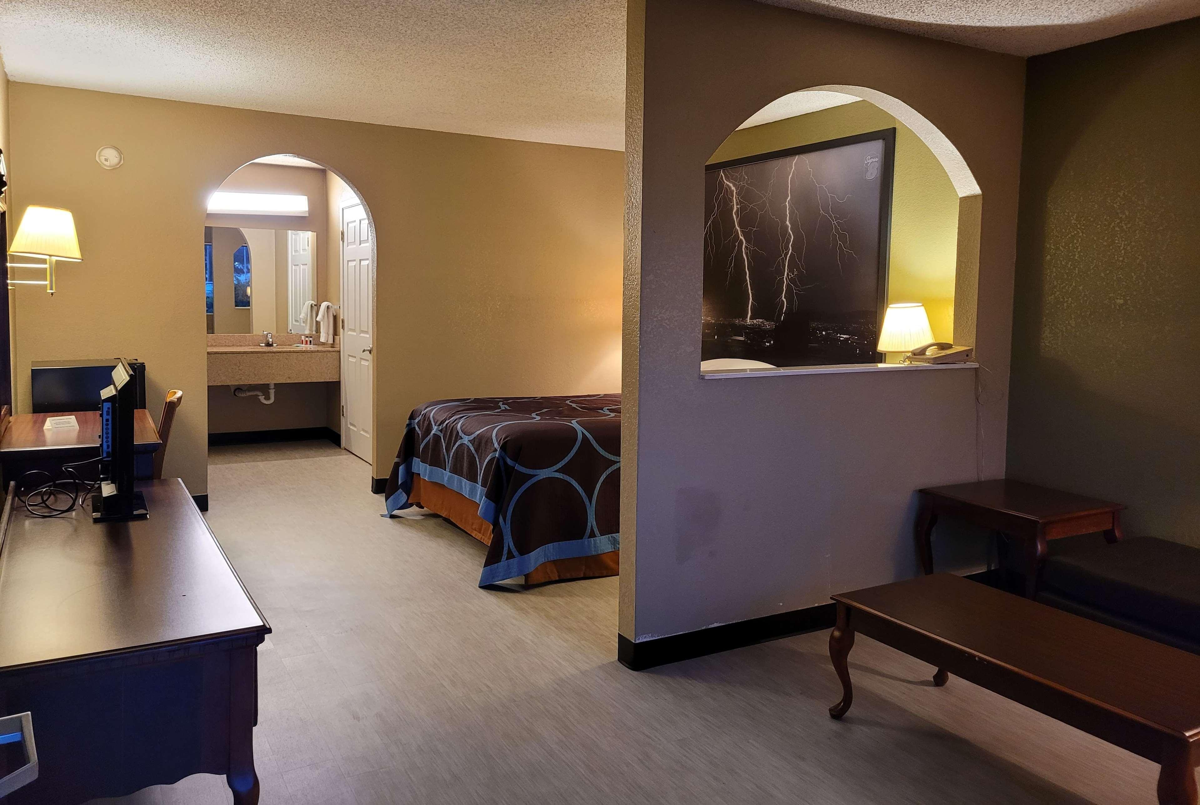 Super 8 By Wyndham Arkadelphia Caddo Valley Area Zewnętrze zdjęcie