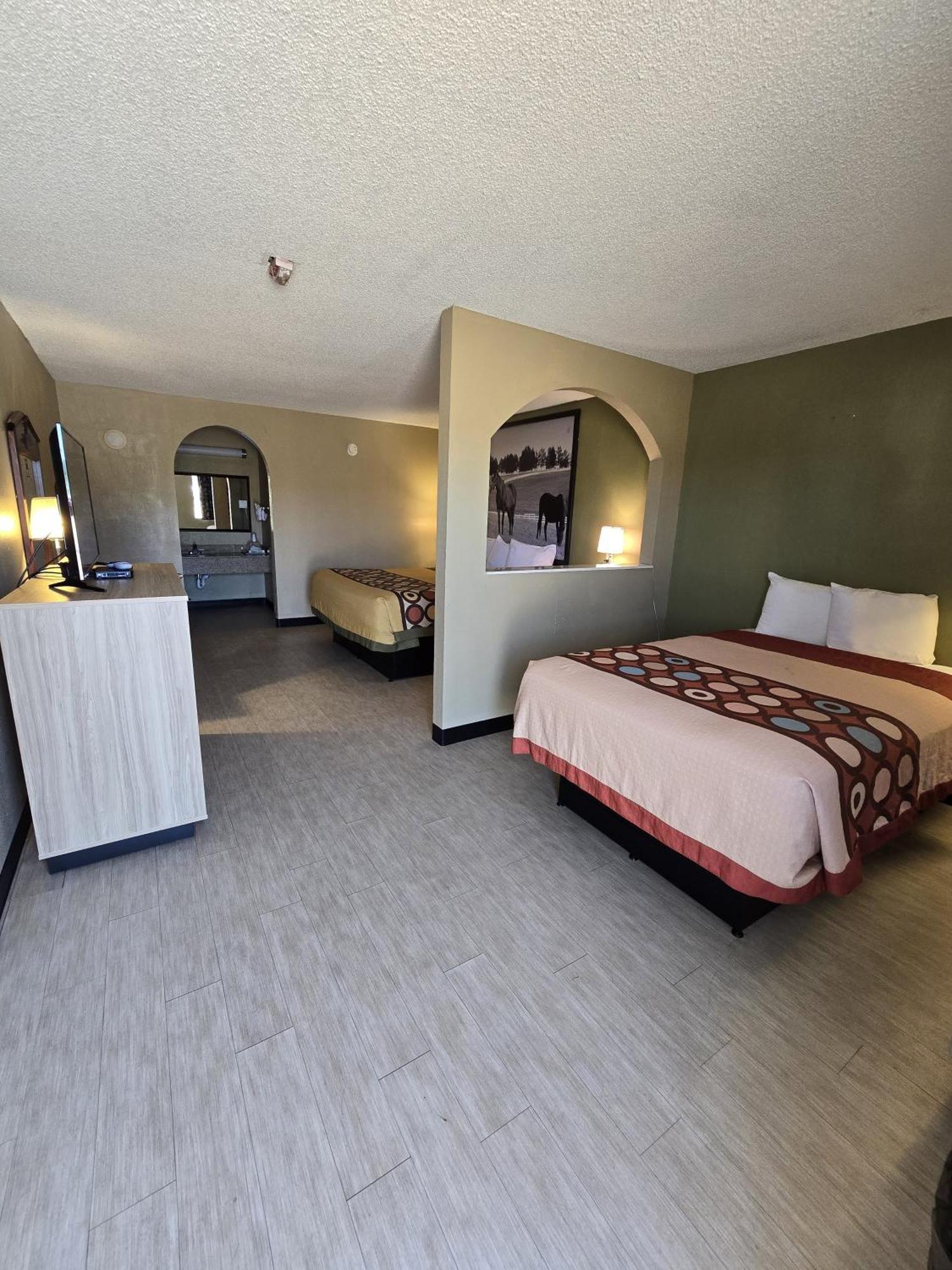Super 8 By Wyndham Arkadelphia Caddo Valley Area Zewnętrze zdjęcie